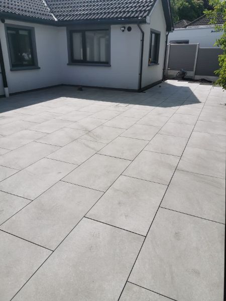 Modern porcelain patio with grey tiles in Dublin