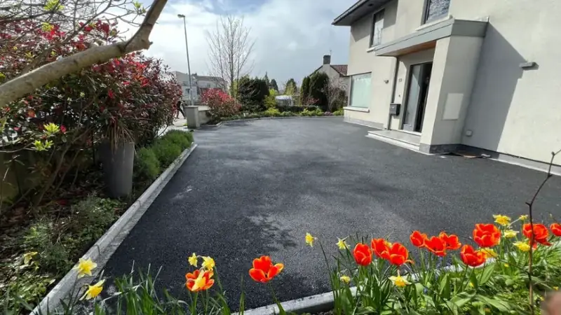 Freshly finished tarmac driveway in Dublin by Tarmac Driveways